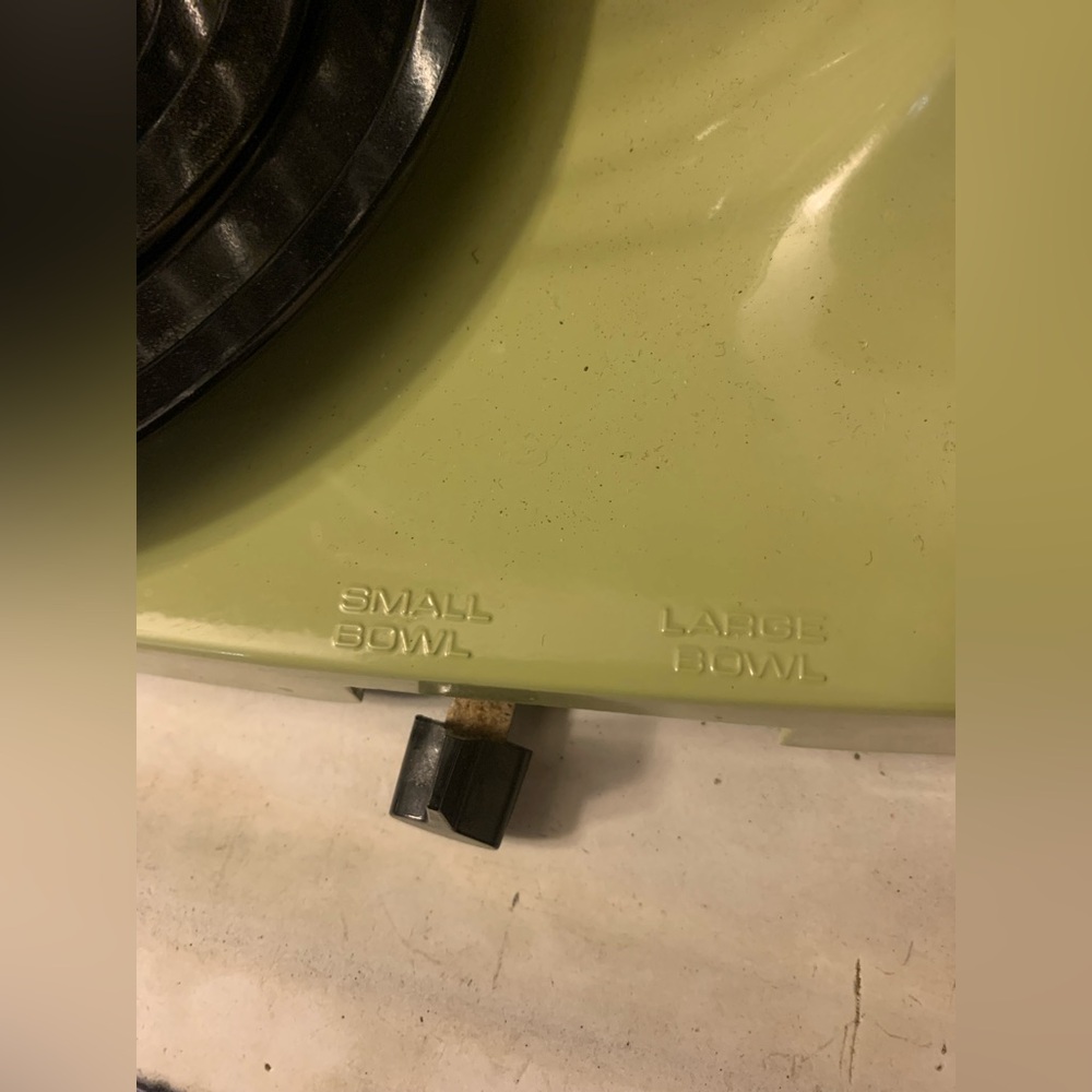 Vintage 1970โs Sunbeam MixMaster 12 Speed Stand Mixer in Avocado Green ๐ฅ ๐ - Picture 7 of 10